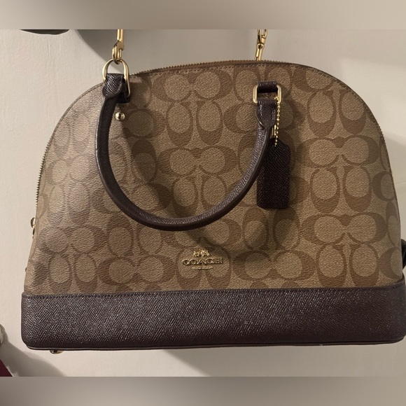 Coach Handbags - Coach leather handbag in brown with burgundy